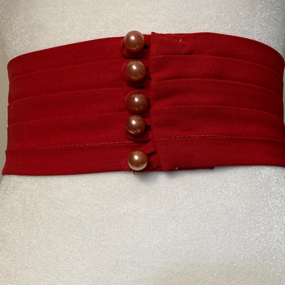 1950s pleated Cummerbund Red with pink "pearls" and loop closure - Picture 3 of 4
